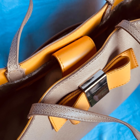 Ivanka Trump Top Handle Tote Tan Yellow Gold Hardware Large Handbags Yellow Bow - Picture 3 of 16